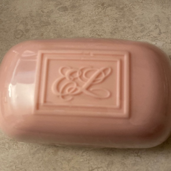 Estée Lauder beautiful perfumed soap - Picture 1 of 2